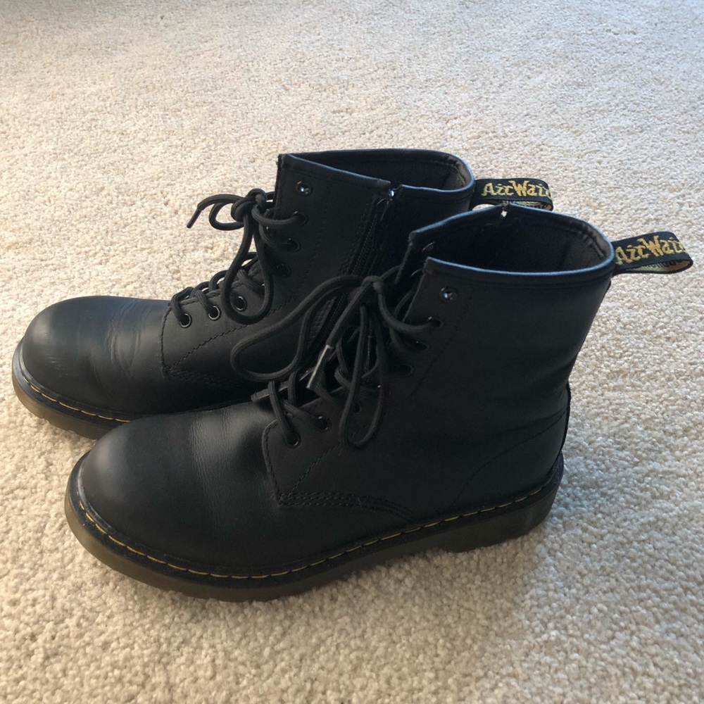 Dr. Marten’s 1460 smooth leather lace up boots